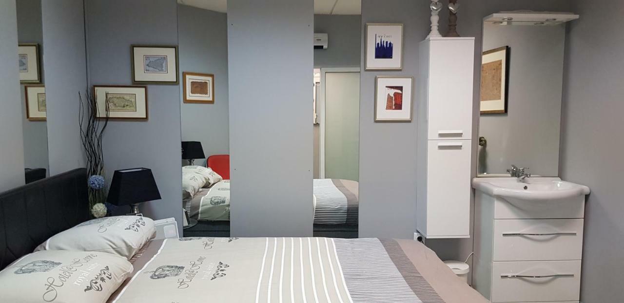 Charming Design Apartment In The Heart Of เลเดน ภายนอก รูปภาพ